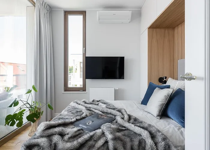 White Superior By Oneapartments