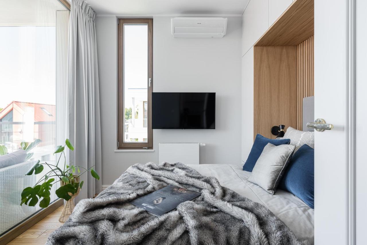 Apartment White Superior By Oneapartments *